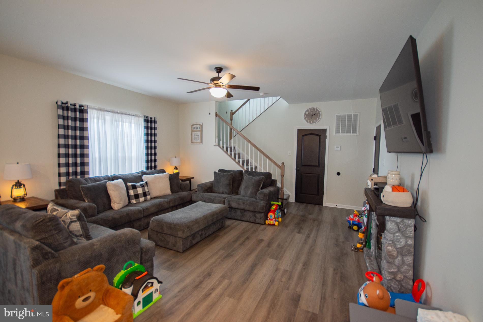 MIDDLE CREEK VISTAS - Residential