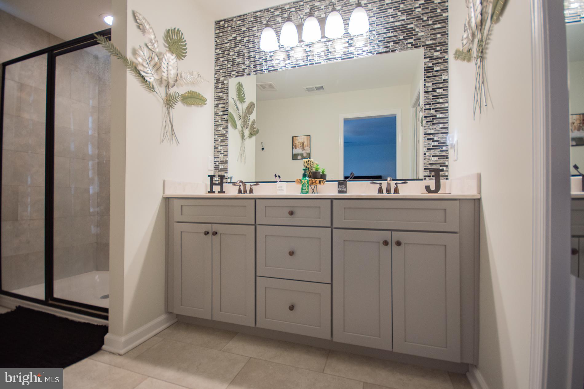 MIDDLE CREEK VISTAS - Residential