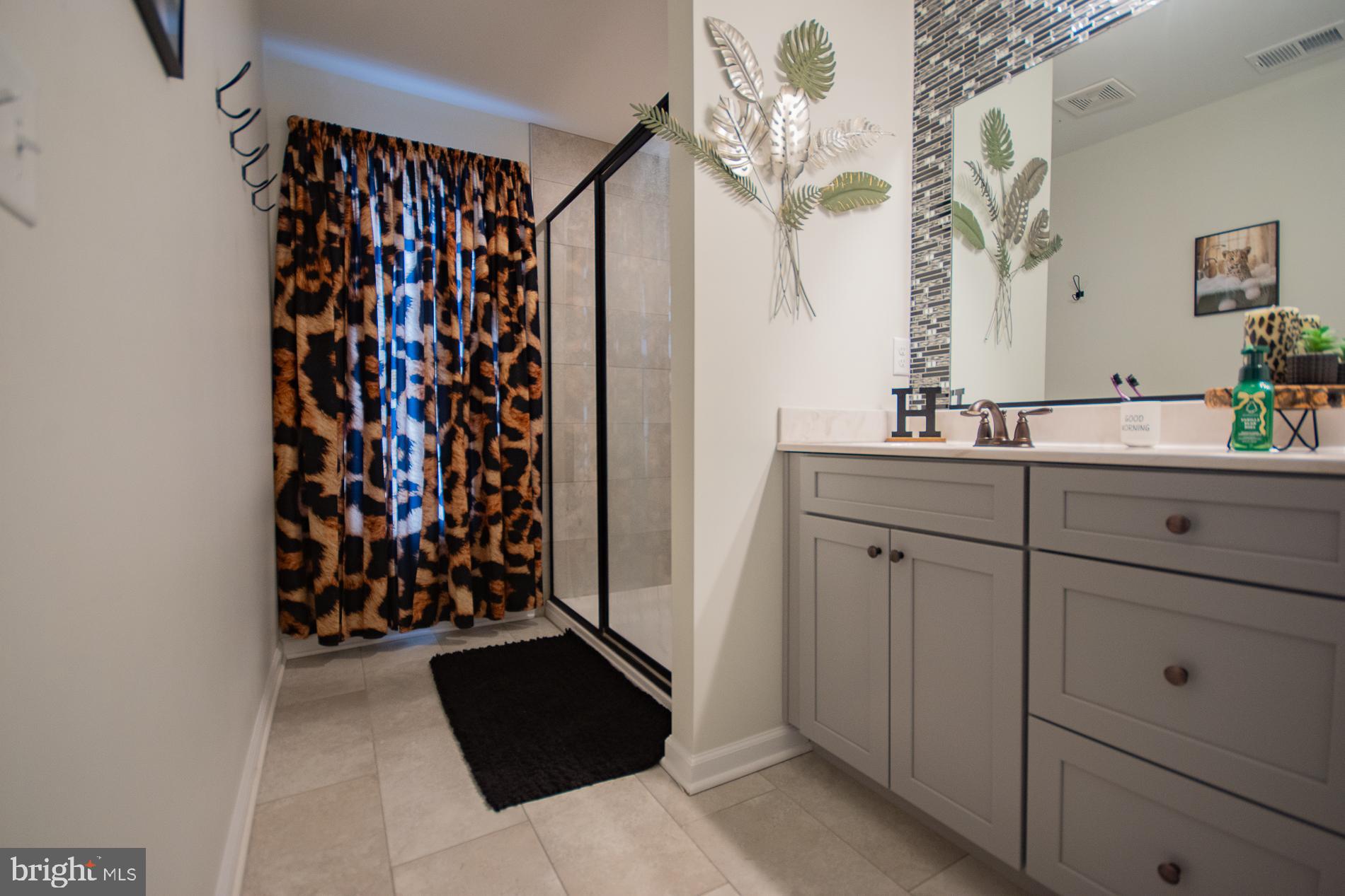 MIDDLE CREEK VISTAS - Residential