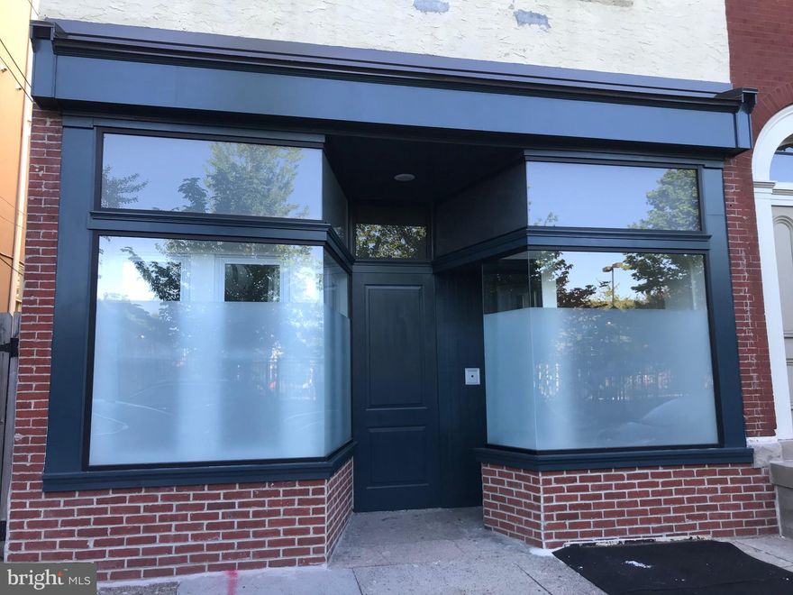 Enjoy Wonderful Sunset Views in this 3rd Floor Rear Light filled One Bedroom Apartment overlooking a Beautiful Community Garden.  This Apartment has Hardwood Floors, Eat in Kitchen with Modern European Cabinets, Good Size Bedroom, Nice Bath with a Claw Foot Tub (with Shower), Central Air and Coin Op Laundry in Basement.   This is a Beautiful Historic Building on a nice Tree Lined Block in a Great location directly across from a Playground and Community Garden.   Walking distance to many Cafe's, Restaurants and Public Transportation.