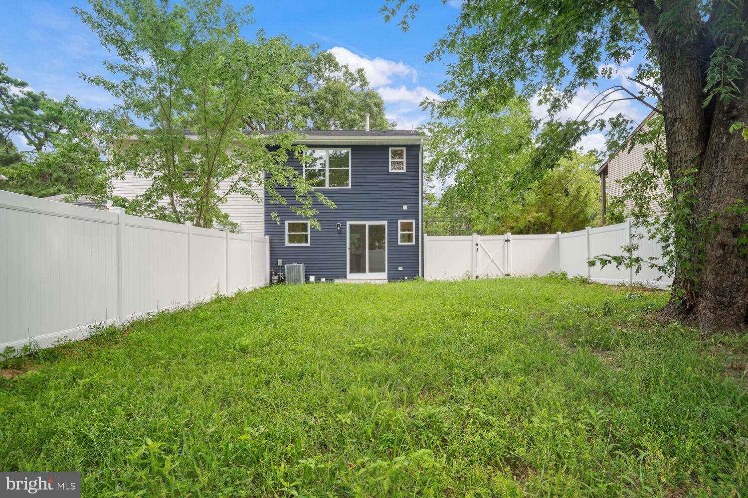 820 MAPLE STREET