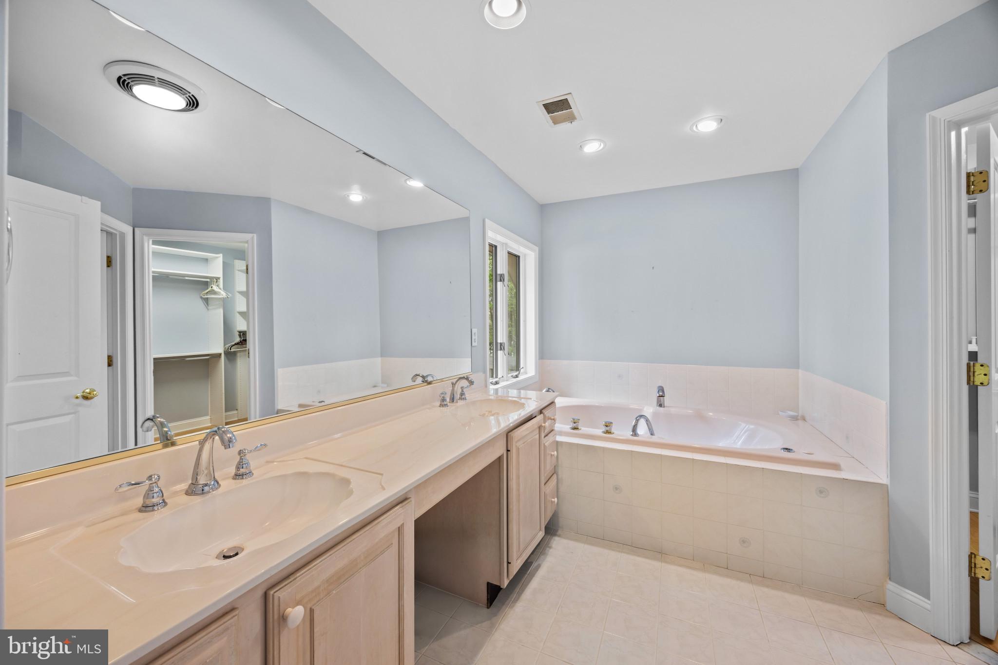 COVE CREEK CLUB - Residential