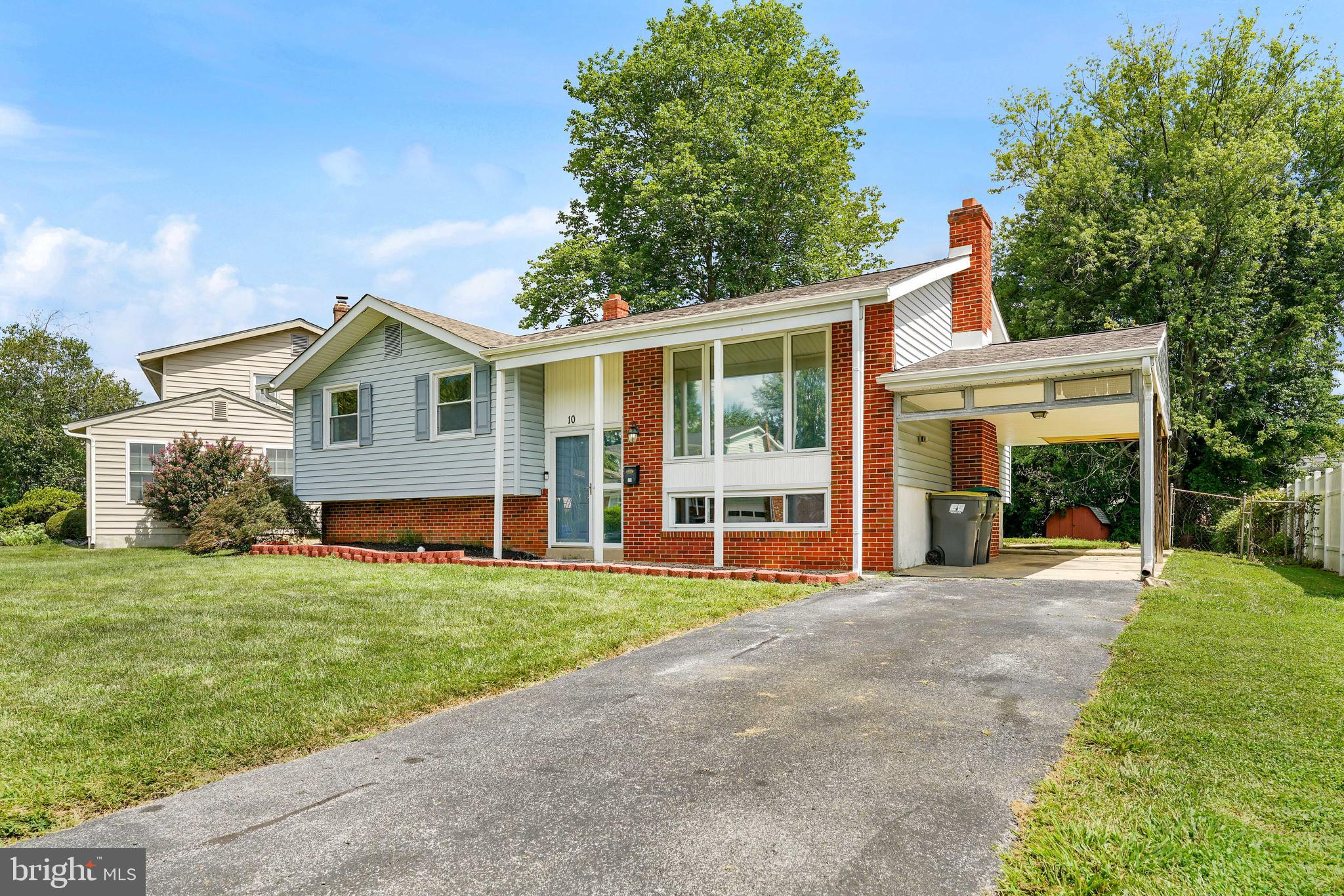 10 ROCKROSE DRIVE
