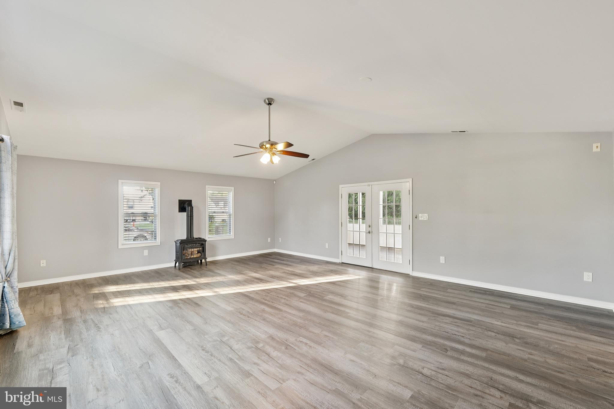 CEDAR BEACH - Residential