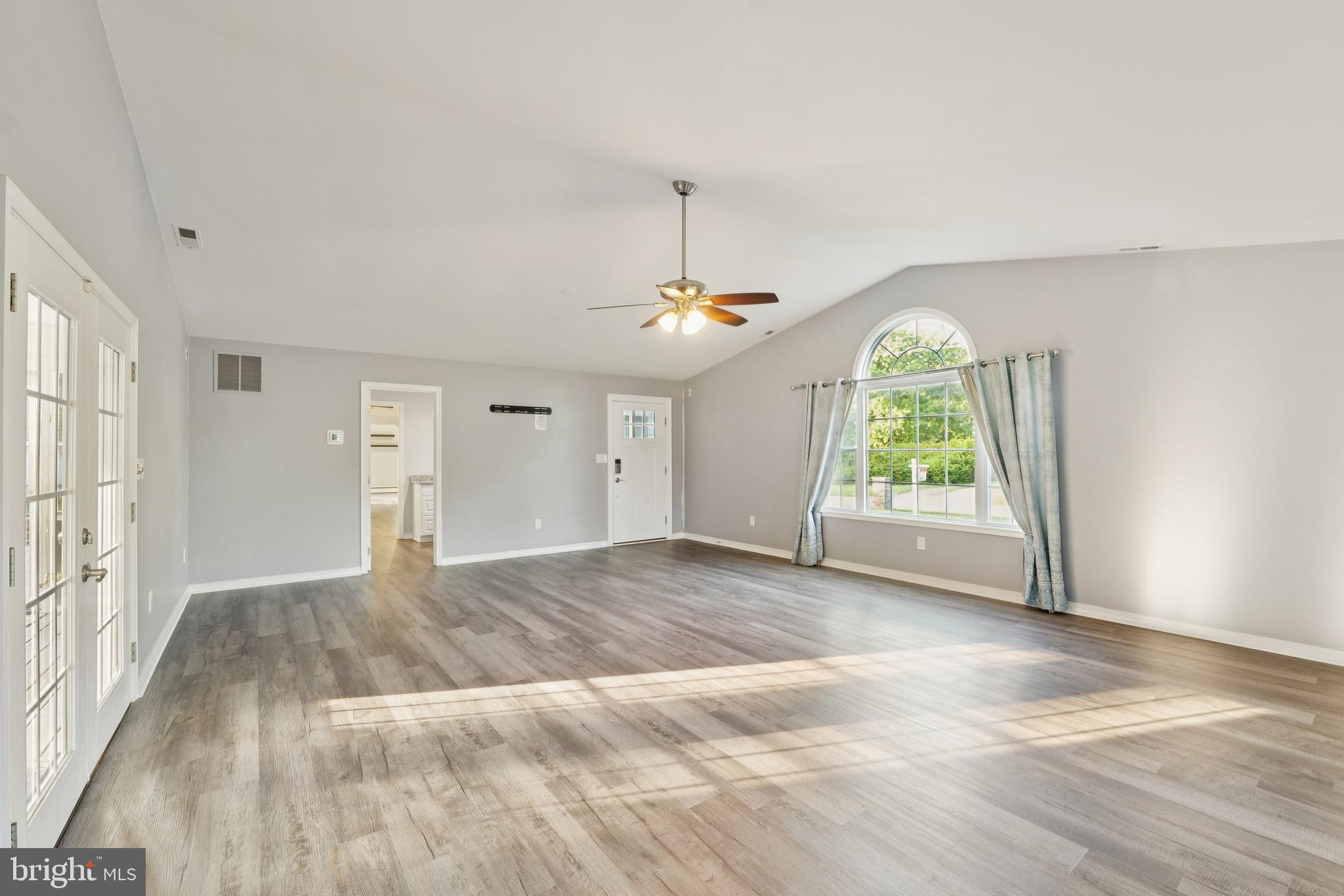 CEDAR BEACH - Residential