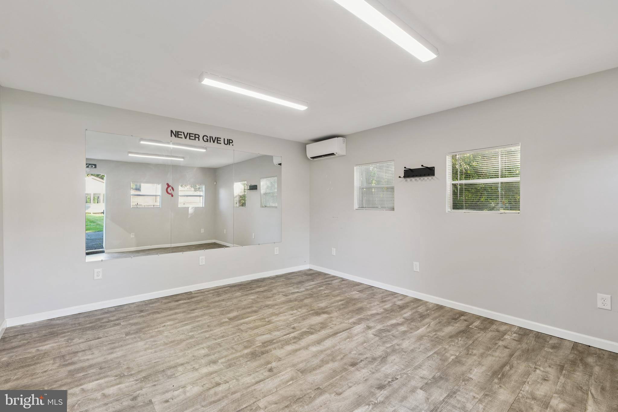 CEDAR BEACH - Residential