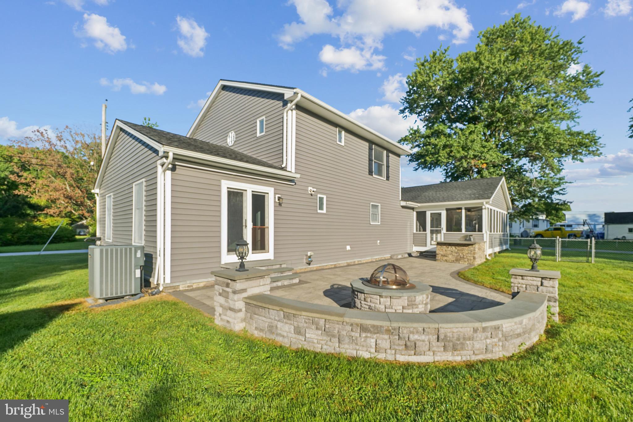 CEDAR BEACH - Residential