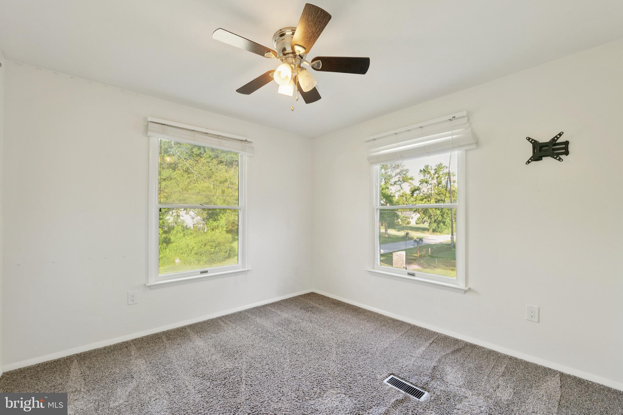 CEDAR BEACH - Residential