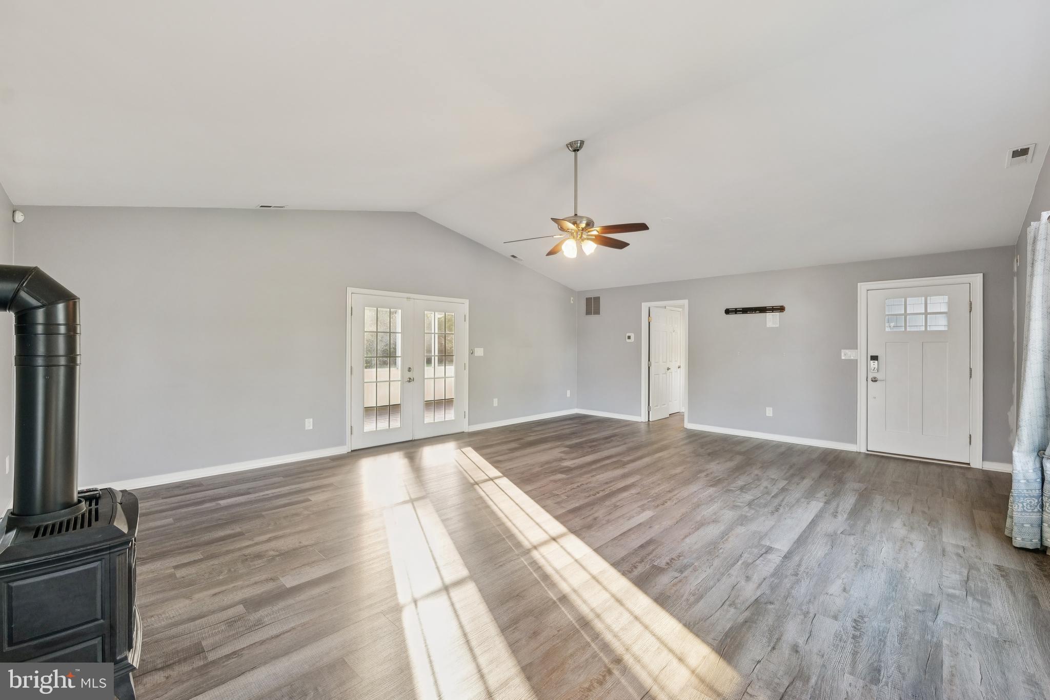 CEDAR BEACH - Residential