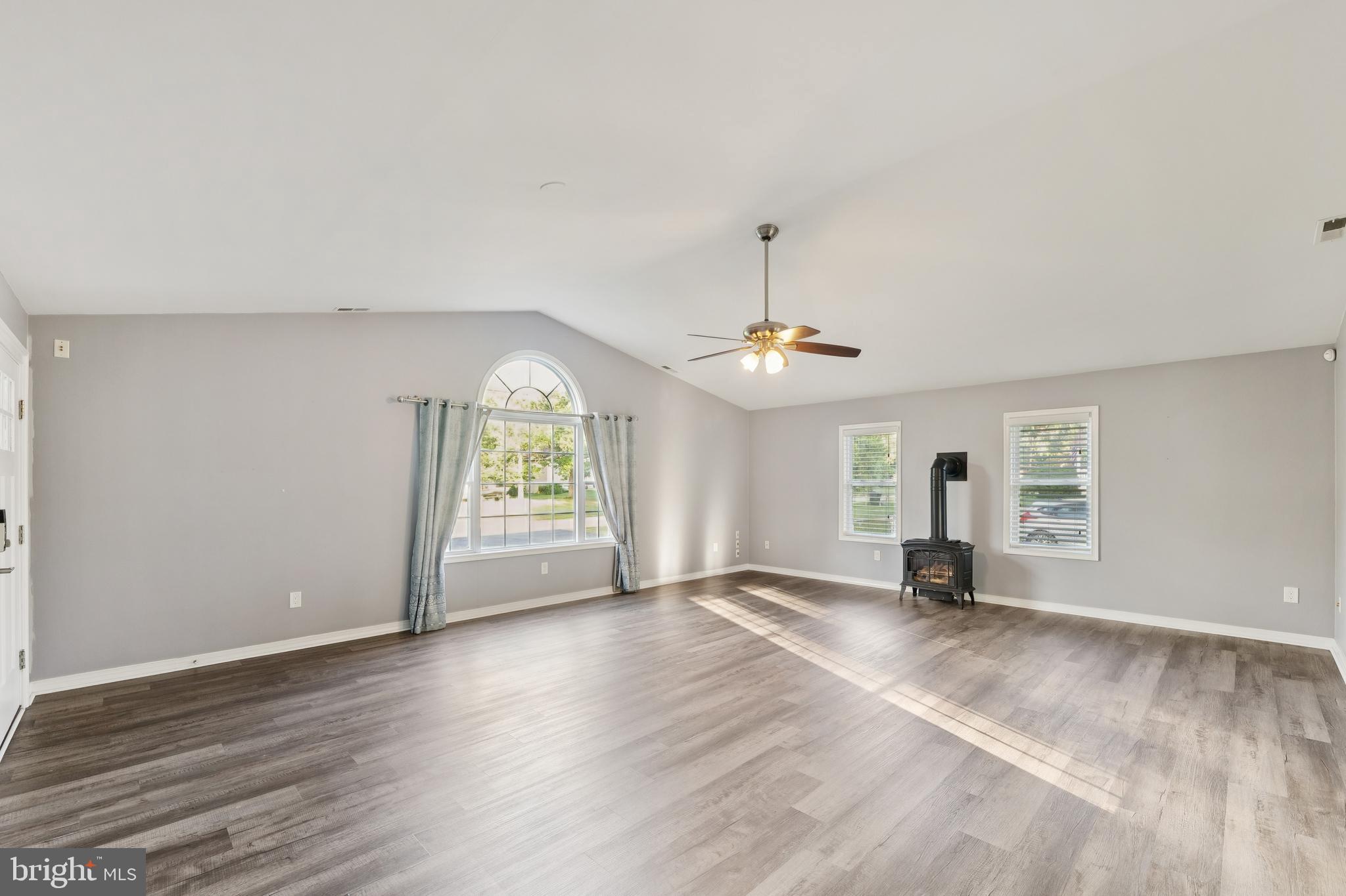 CEDAR BEACH - Residential