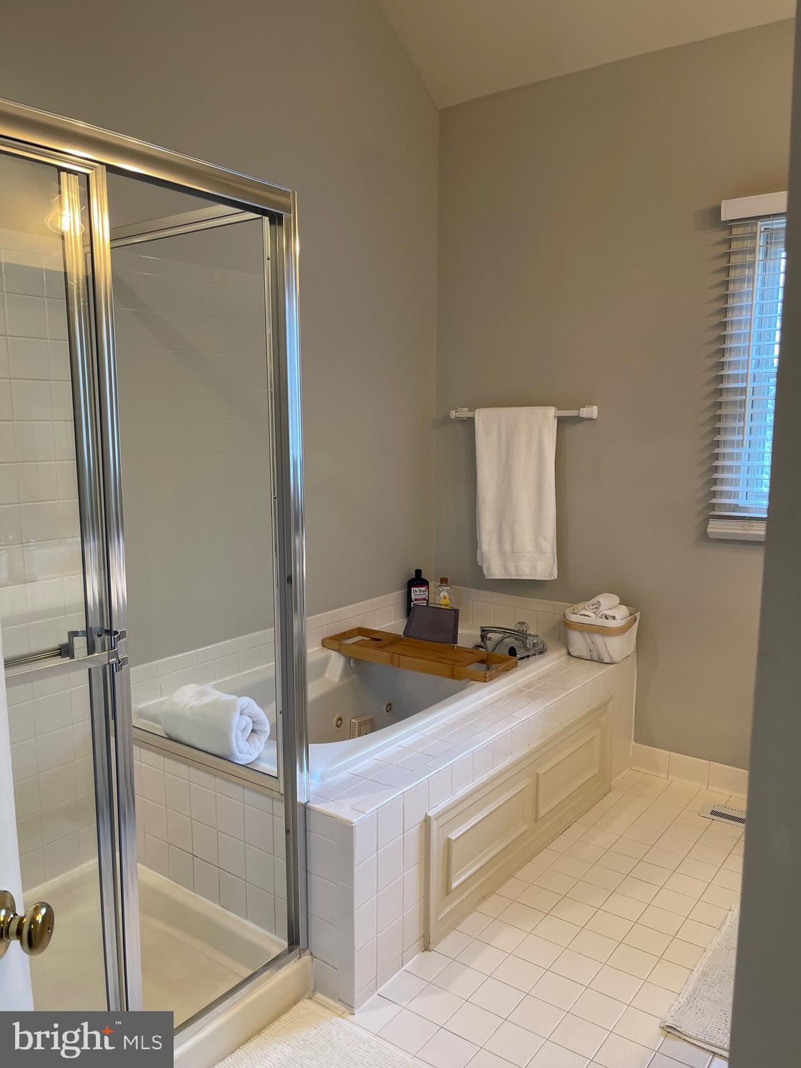 DECOVERLY ADVENTURE - Residential Lease