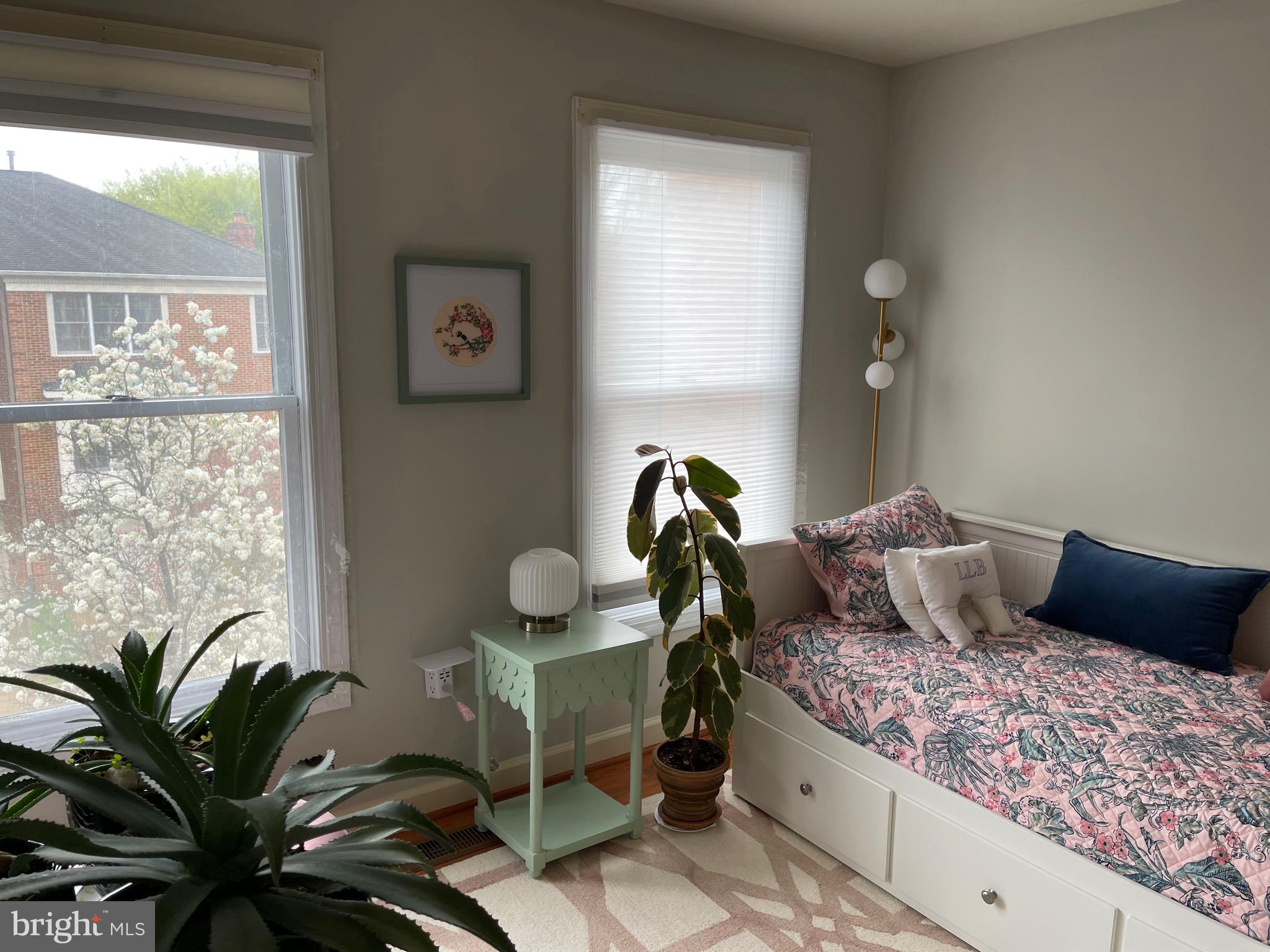 DECOVERLY ADVENTURE - Residential Lease