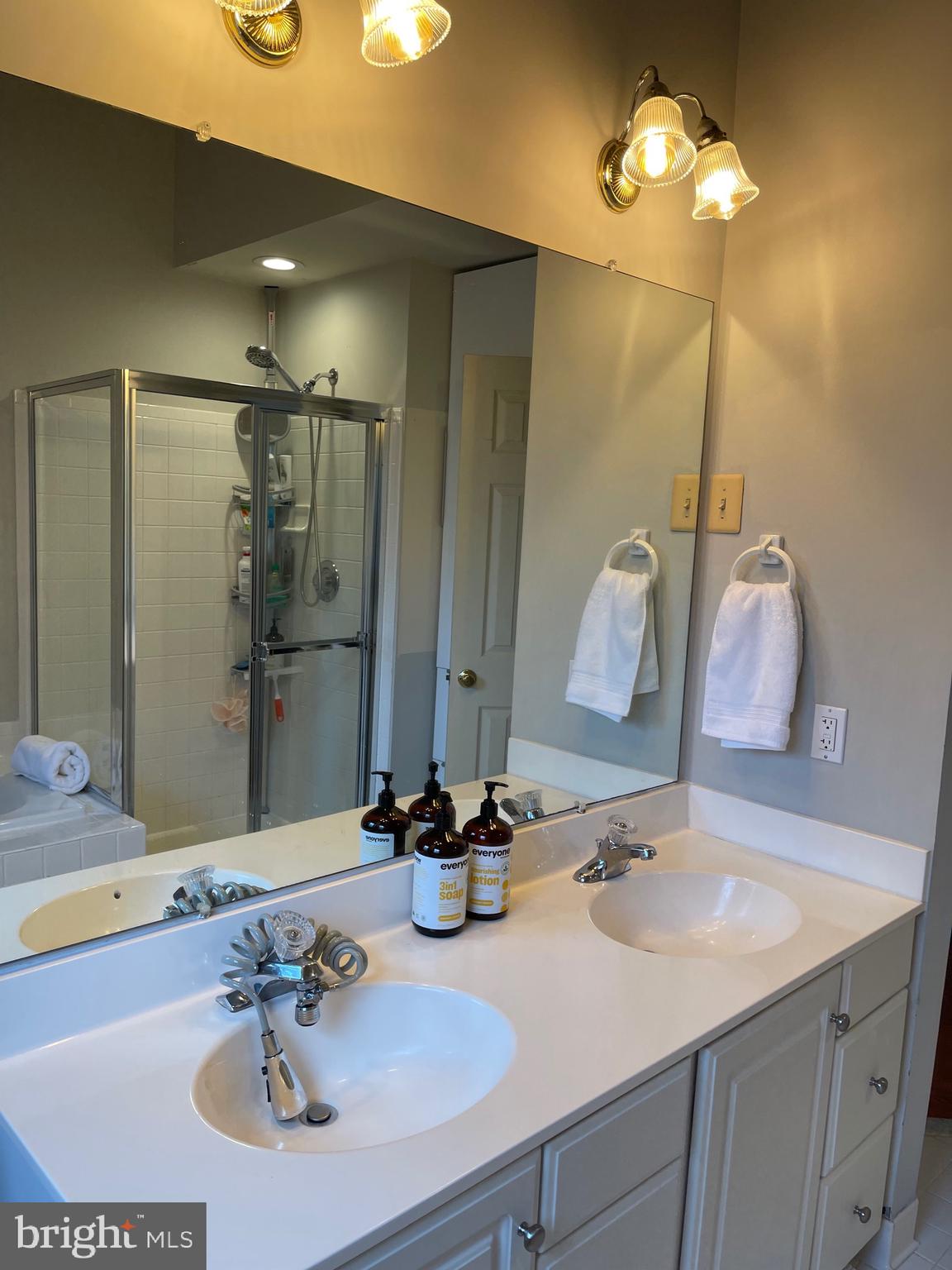 DECOVERLY ADVENTURE - Residential Lease