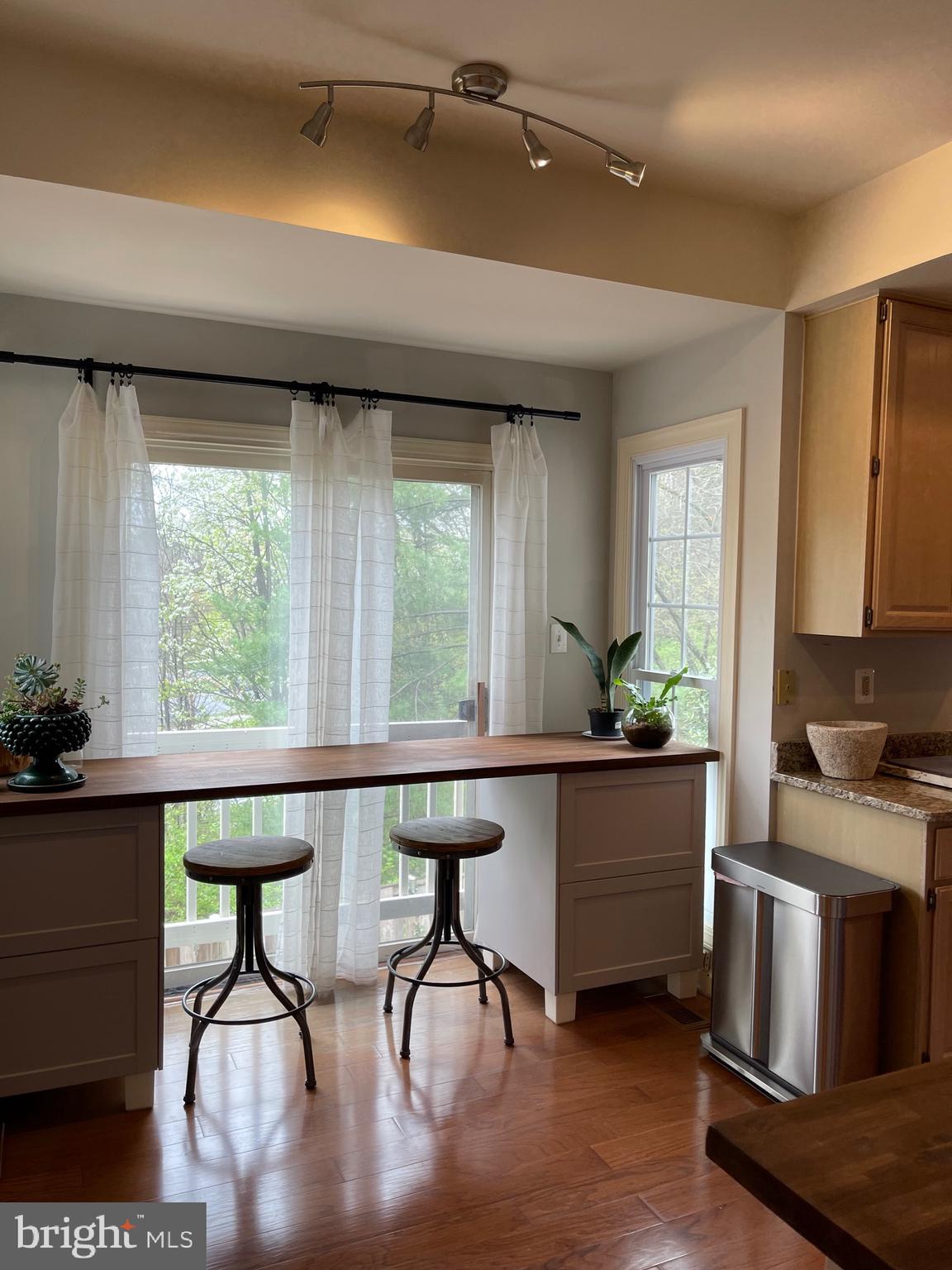 DECOVERLY ADVENTURE - Residential Lease