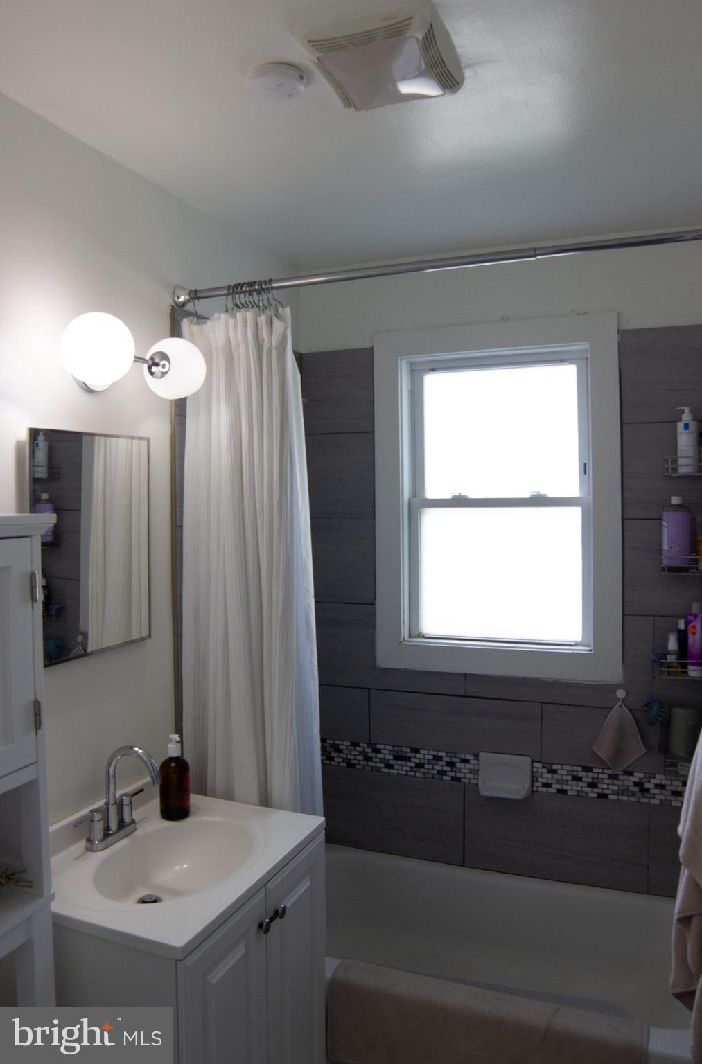 MADISON MANOR - Residential Lease