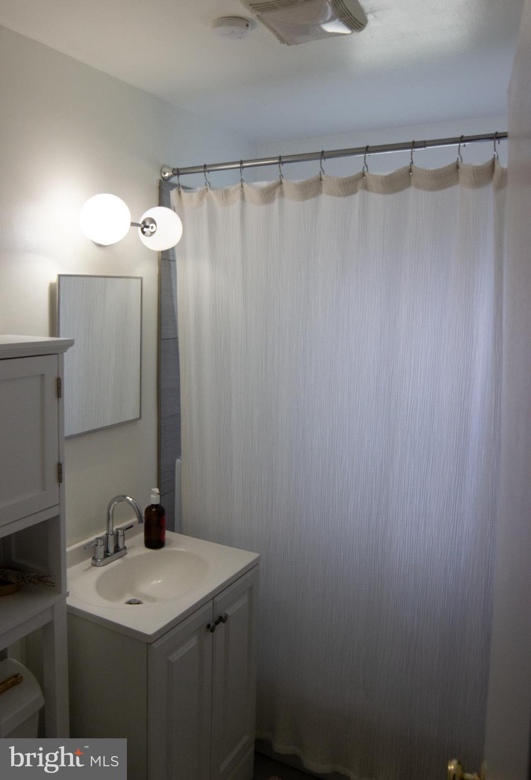 MADISON MANOR - Residential Lease