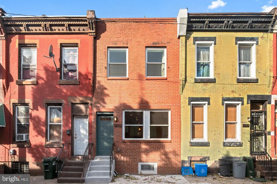 Beautiful rehab close to Temple Campus. This  3 bed 1.5 bath home offers  hardwood floors throughout, exposed brick and a stunning kitchen with stainless steel appliances.