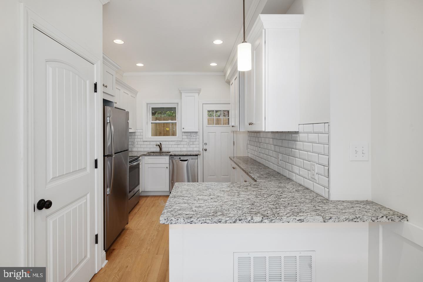 TEMPLE UNIVERSITY - Residential Lease