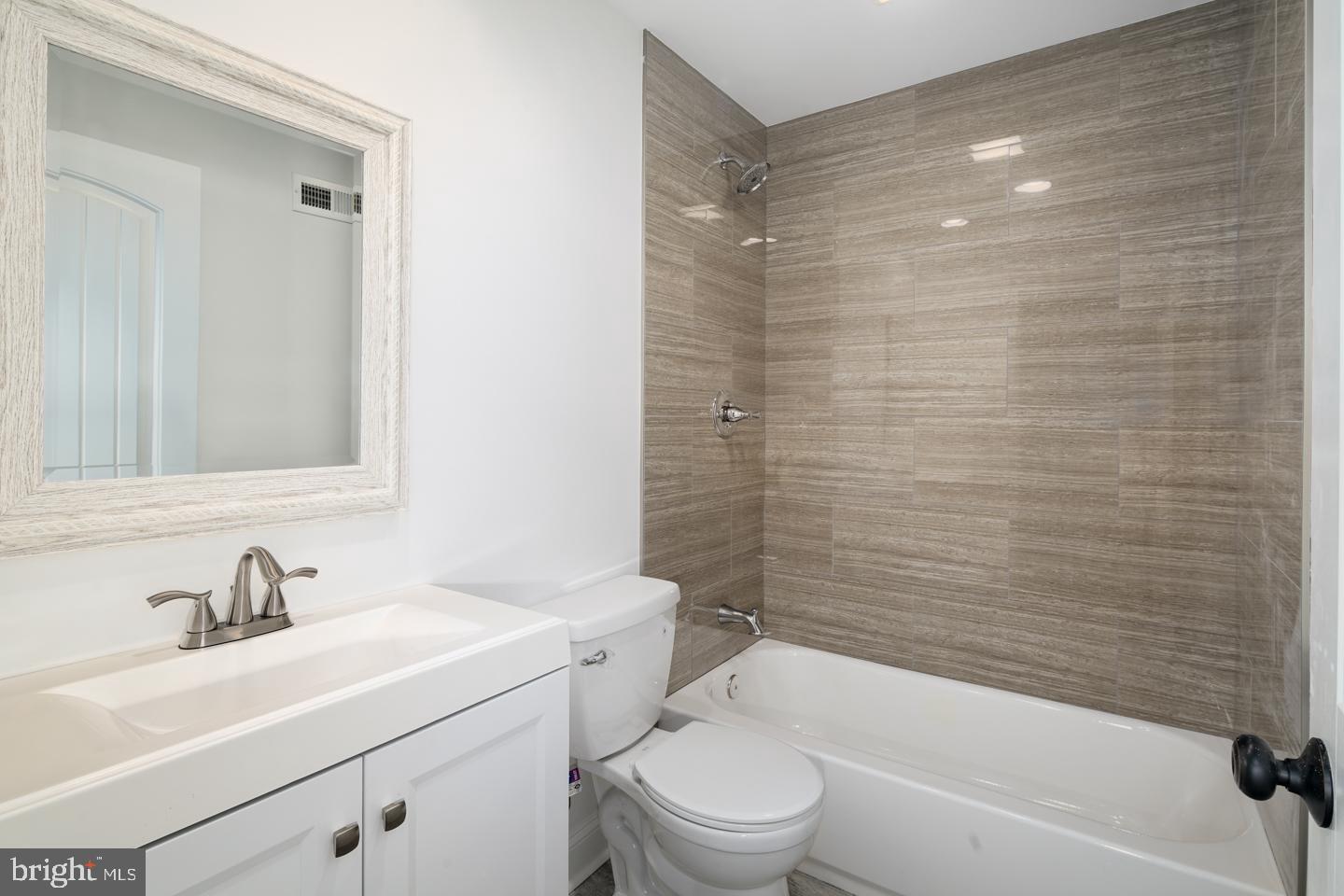 TEMPLE UNIVERSITY - Residential Lease