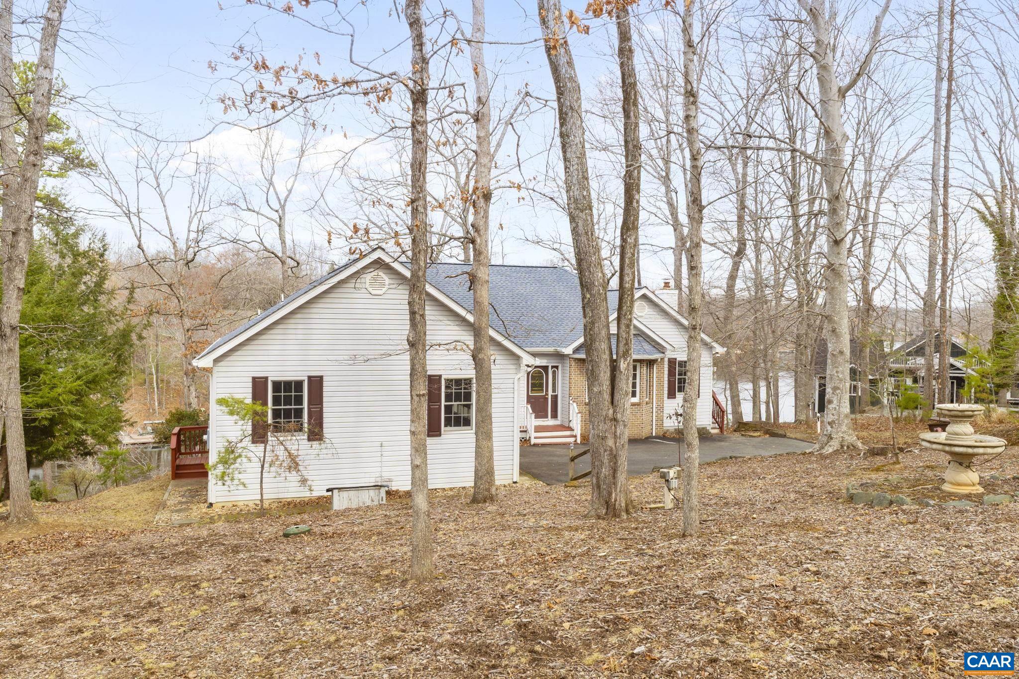 LAKE MONTICELLO - Residential