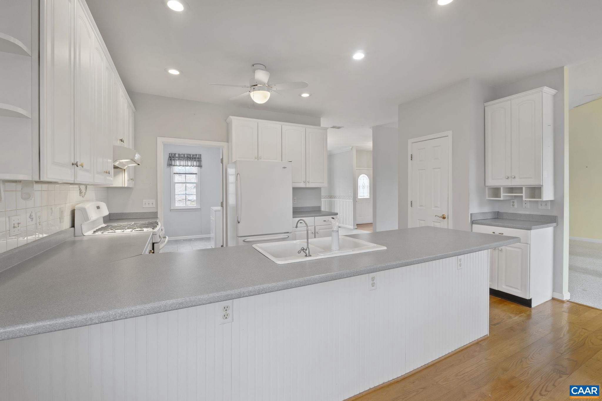 LAKE MONTICELLO - Residential