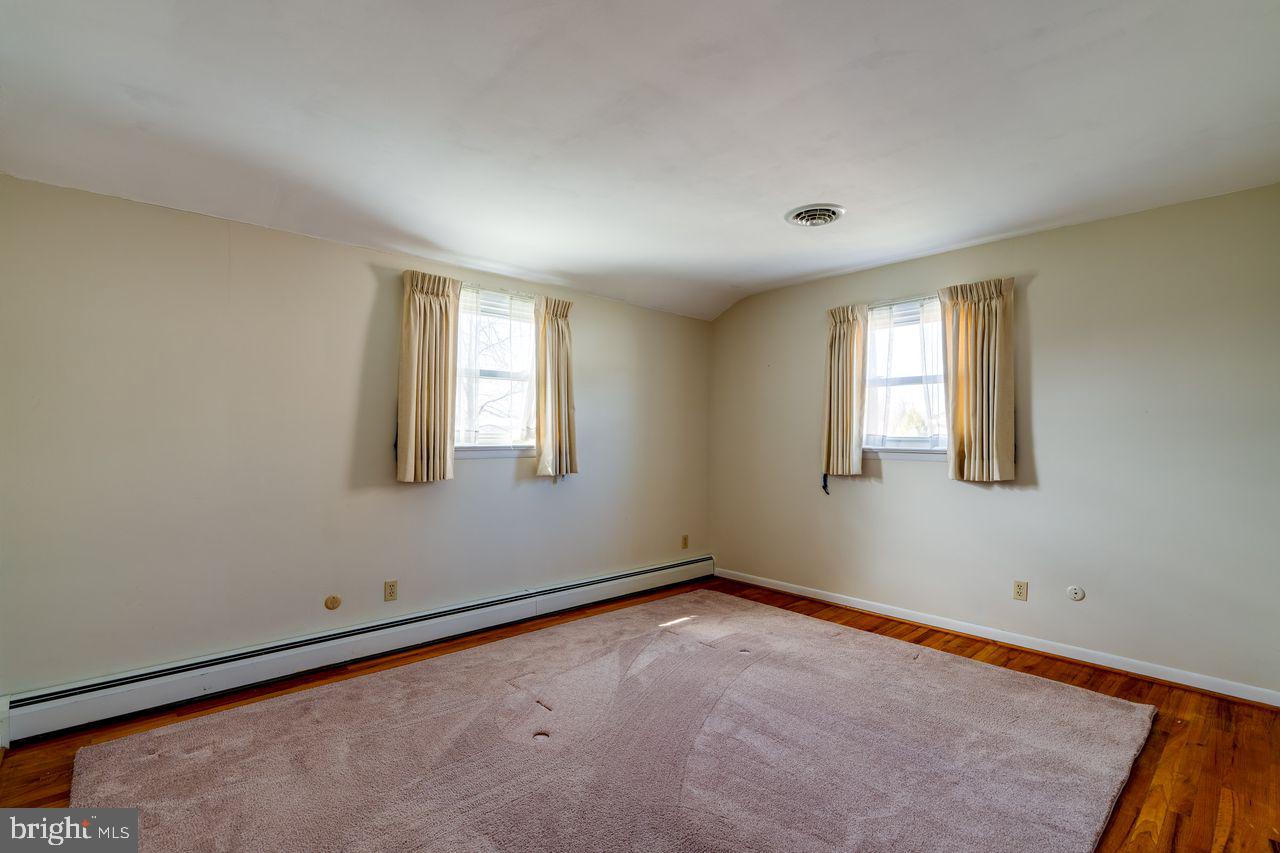 SPRING MANOR - Residential