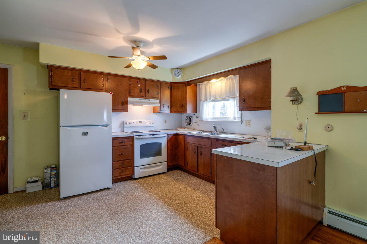 SPRING MANOR - Residential