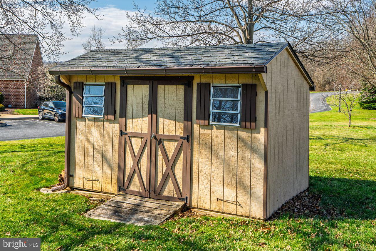 SPRING MANOR - Residential