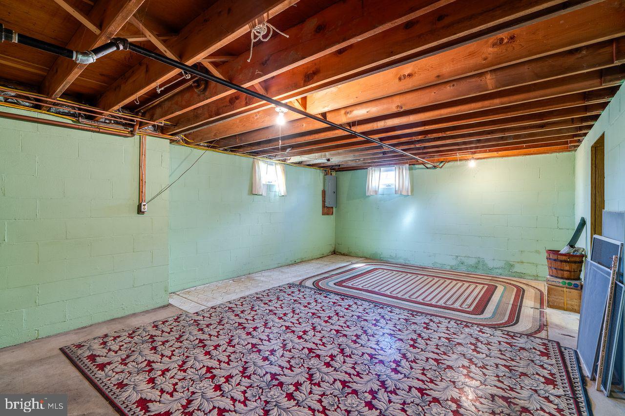 SPRING MANOR - Residential