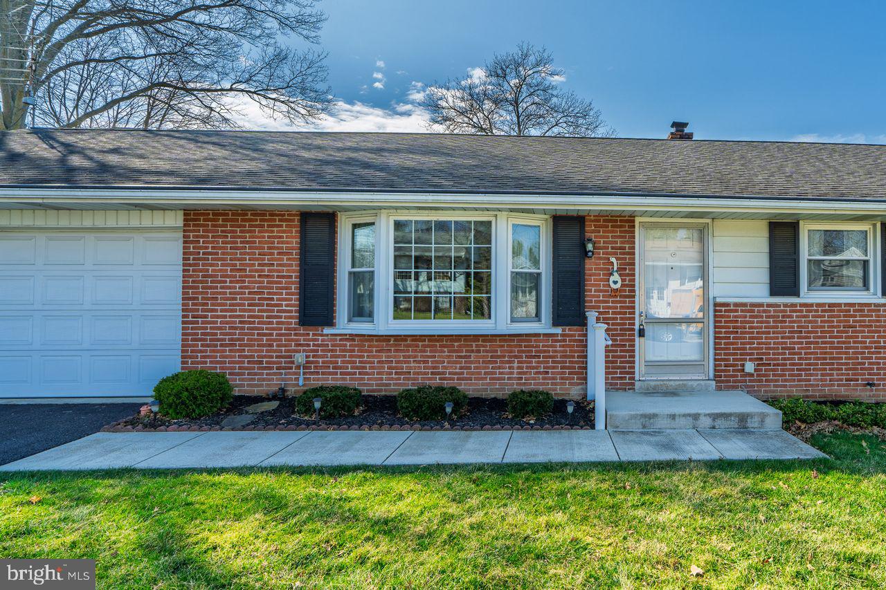 SPRING MANOR - Residential