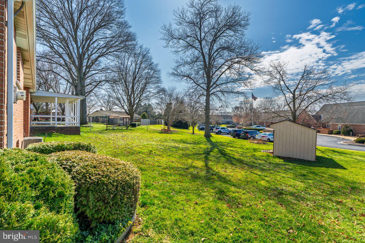 SPRING MANOR - Residential