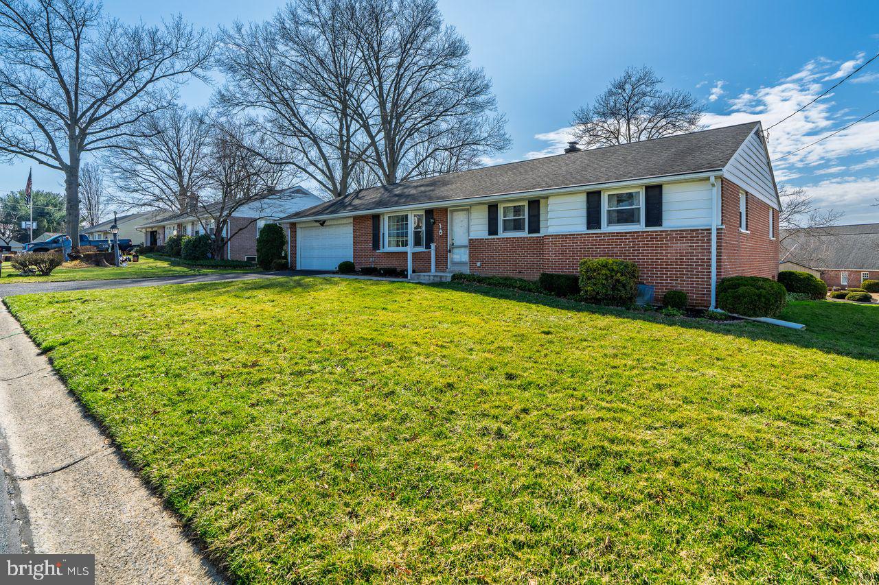 SPRING MANOR - Residential