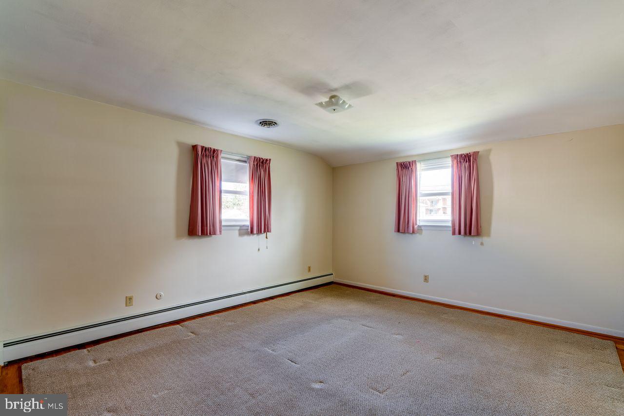 SPRING MANOR - Residential