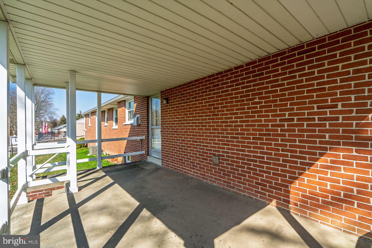 SPRING MANOR - Residential