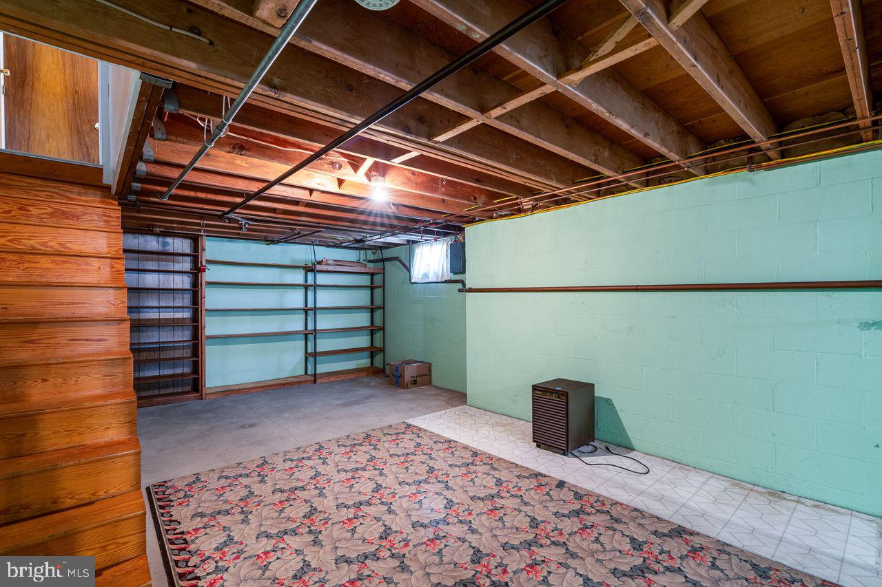 SPRING MANOR - Residential