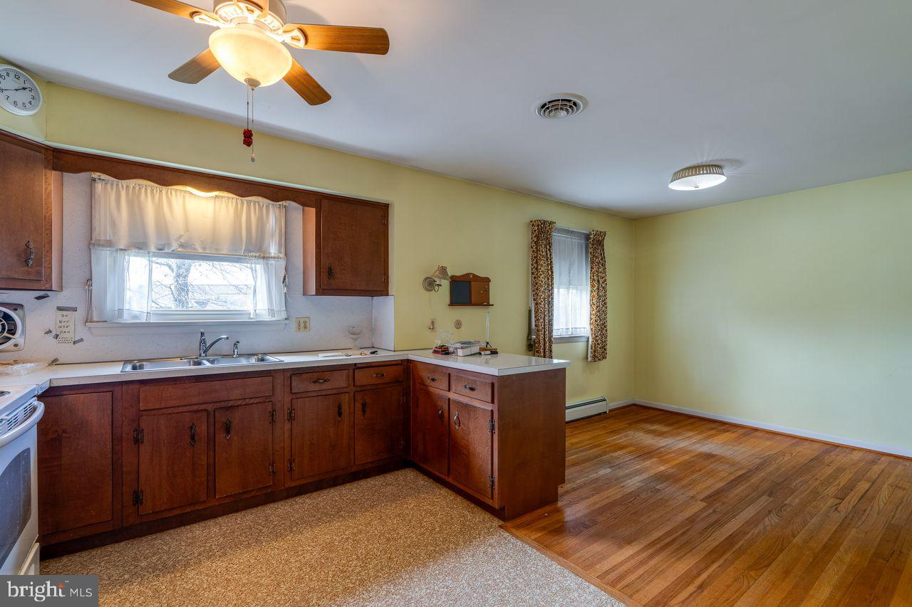 SPRING MANOR - Residential