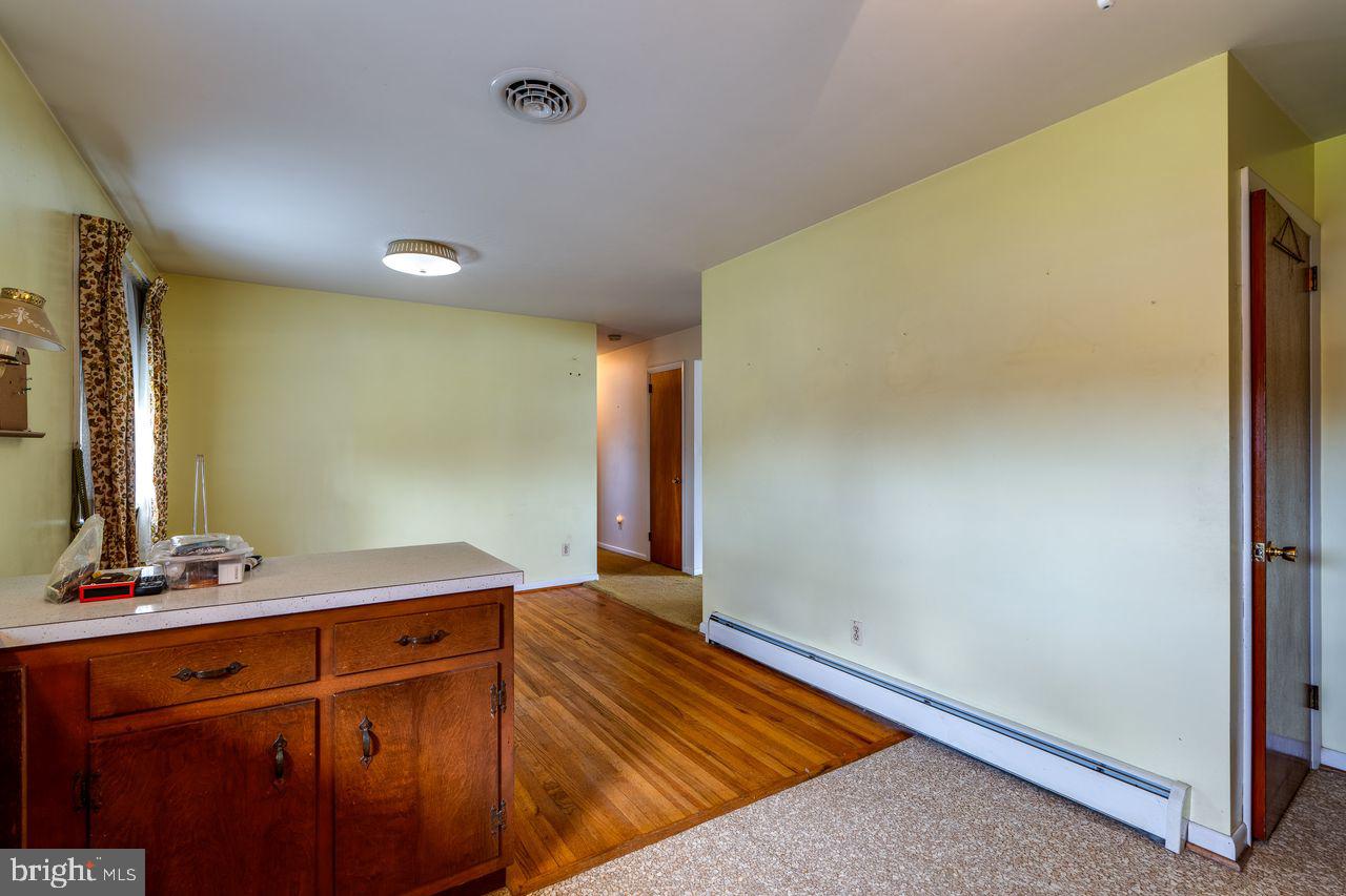 SPRING MANOR - Residential