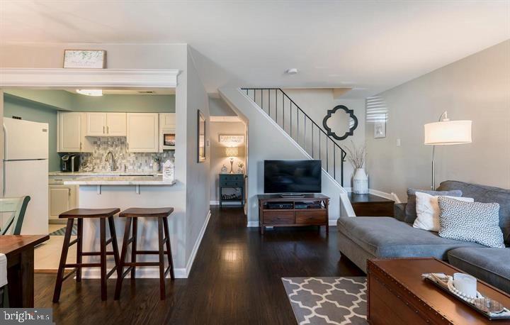 COLONIAL MEWS - Residential Lease