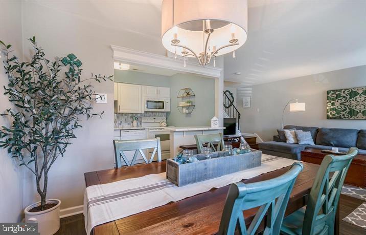 COLONIAL MEWS - Residential Lease