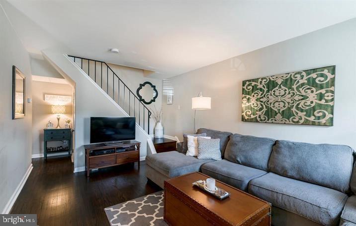 COLONIAL MEWS - Residential Lease