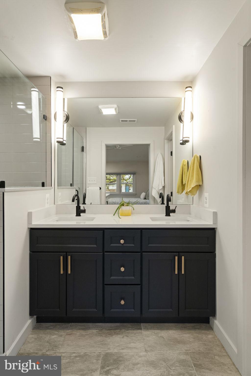 BUCKNELL MANOR - Residential