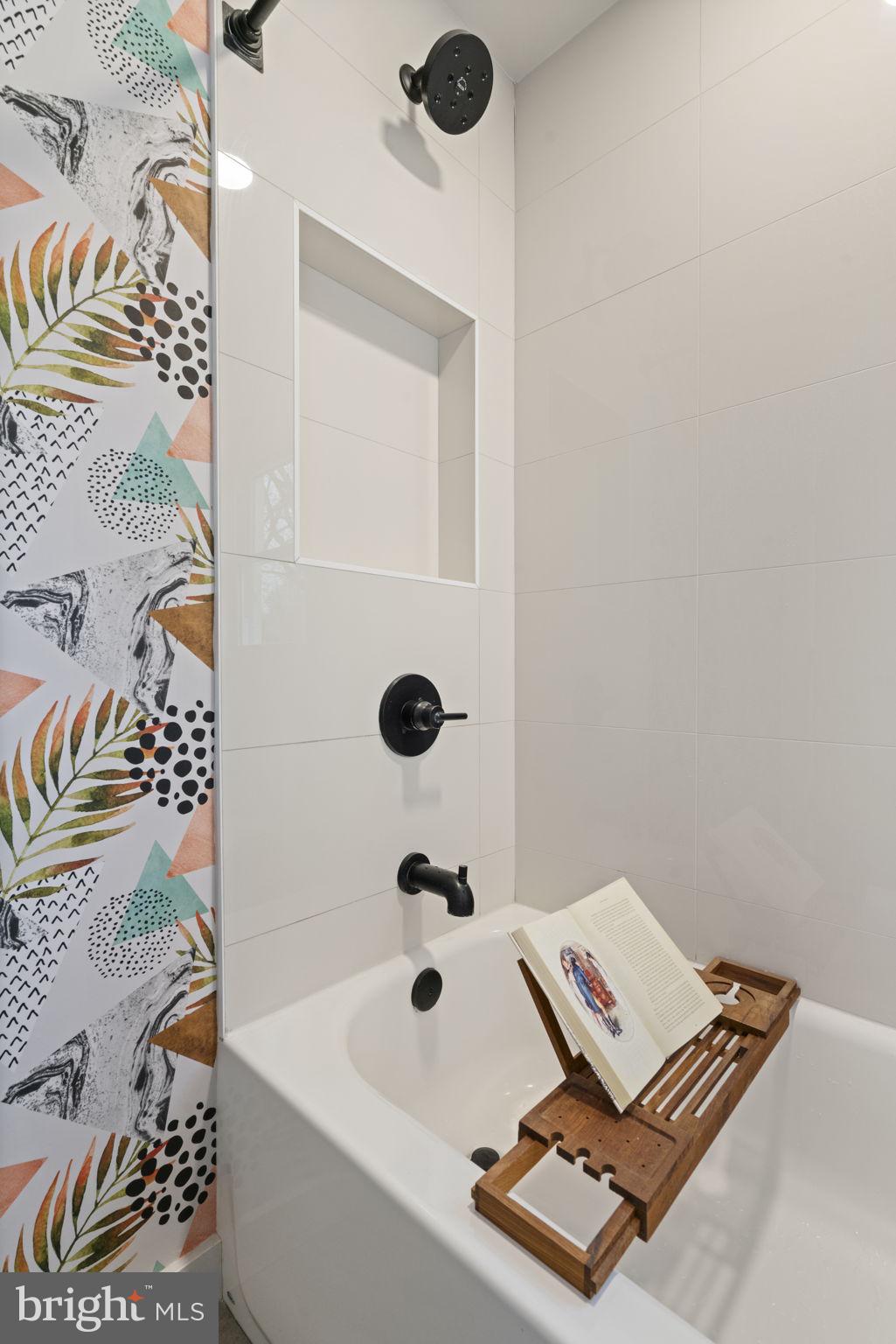 BUCKNELL MANOR - Residential