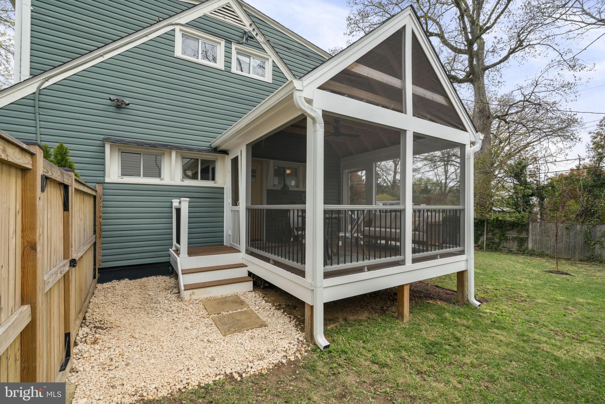 BUCKNELL MANOR - Residential