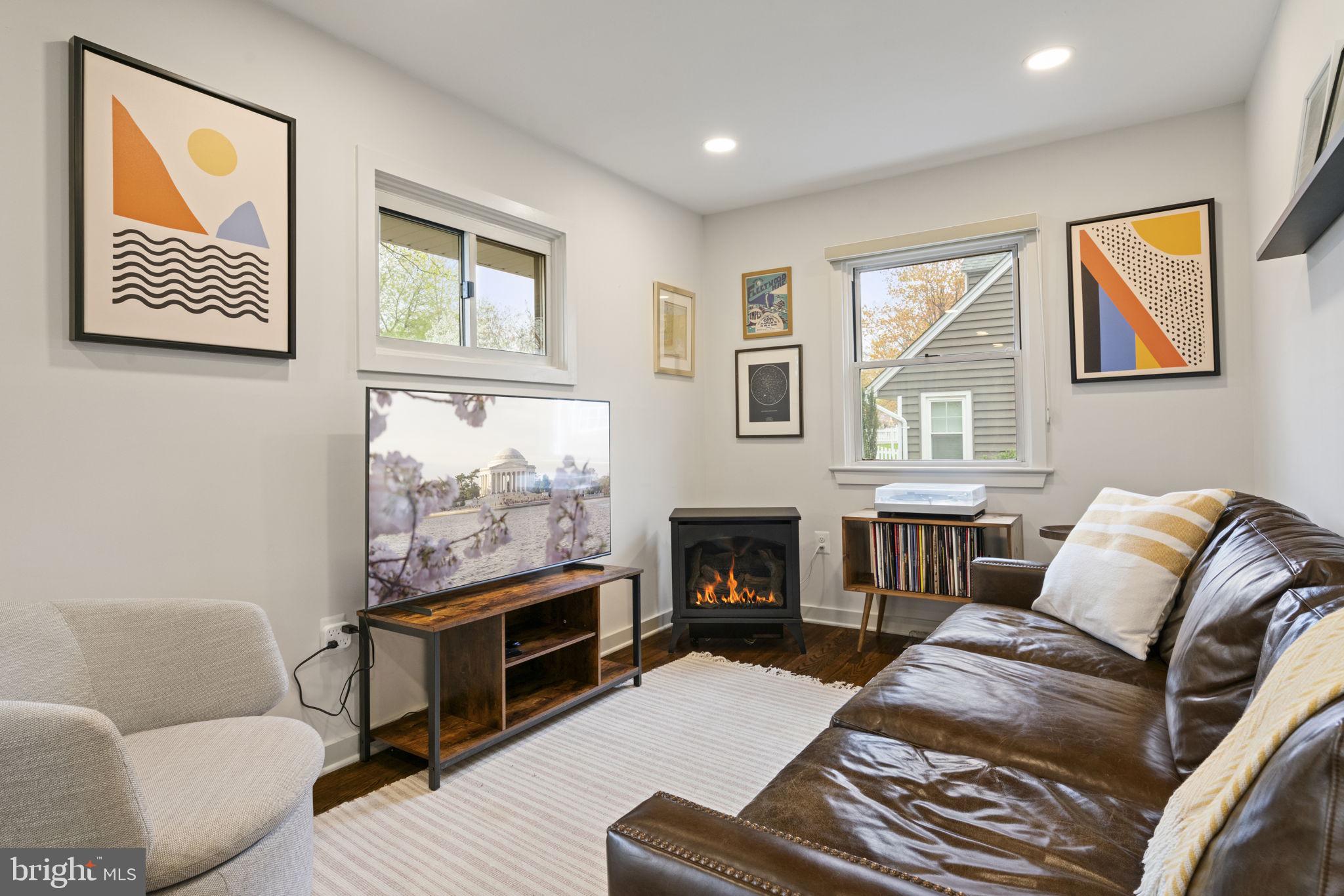 BUCKNELL MANOR - Residential