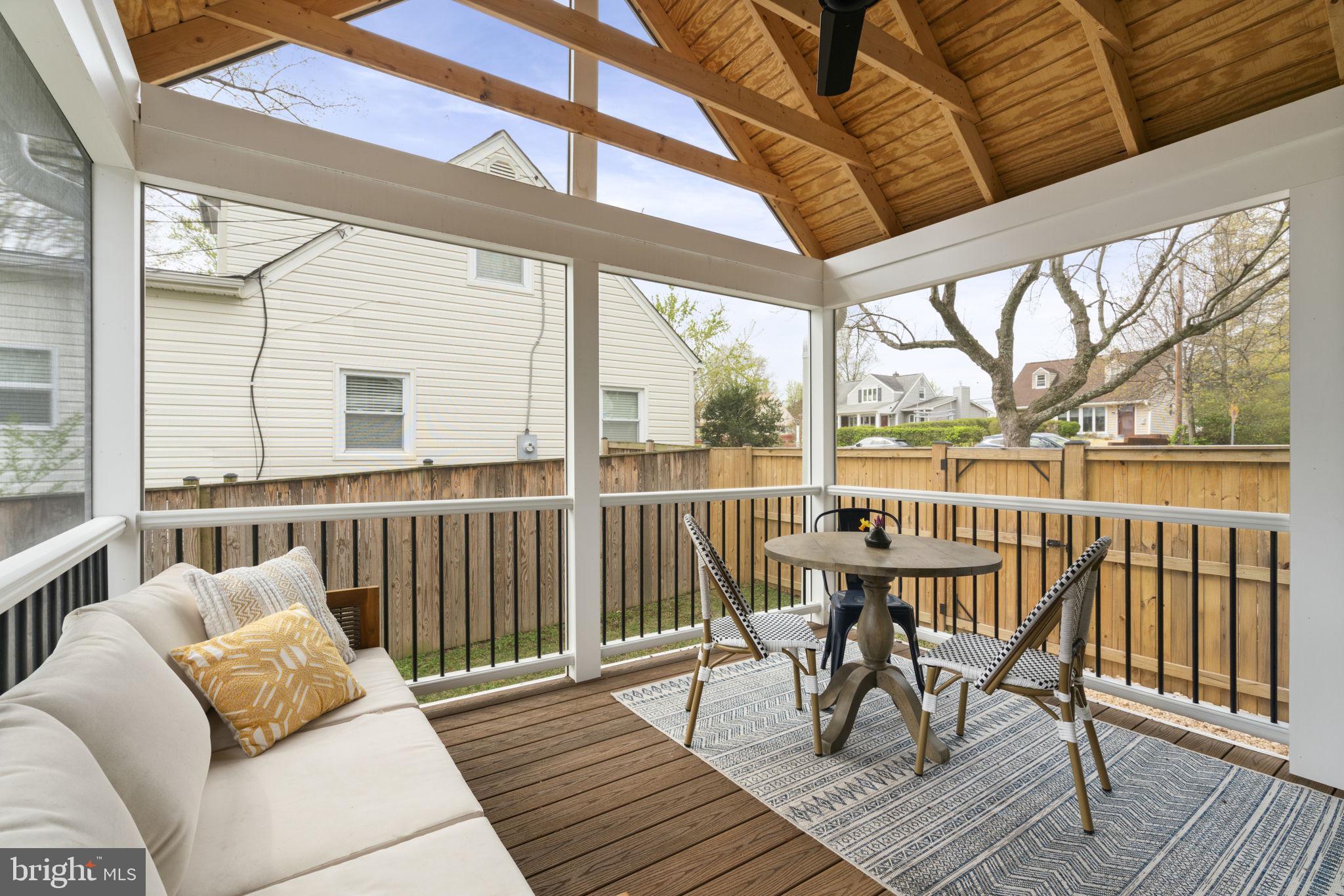 BUCKNELL MANOR - Residential