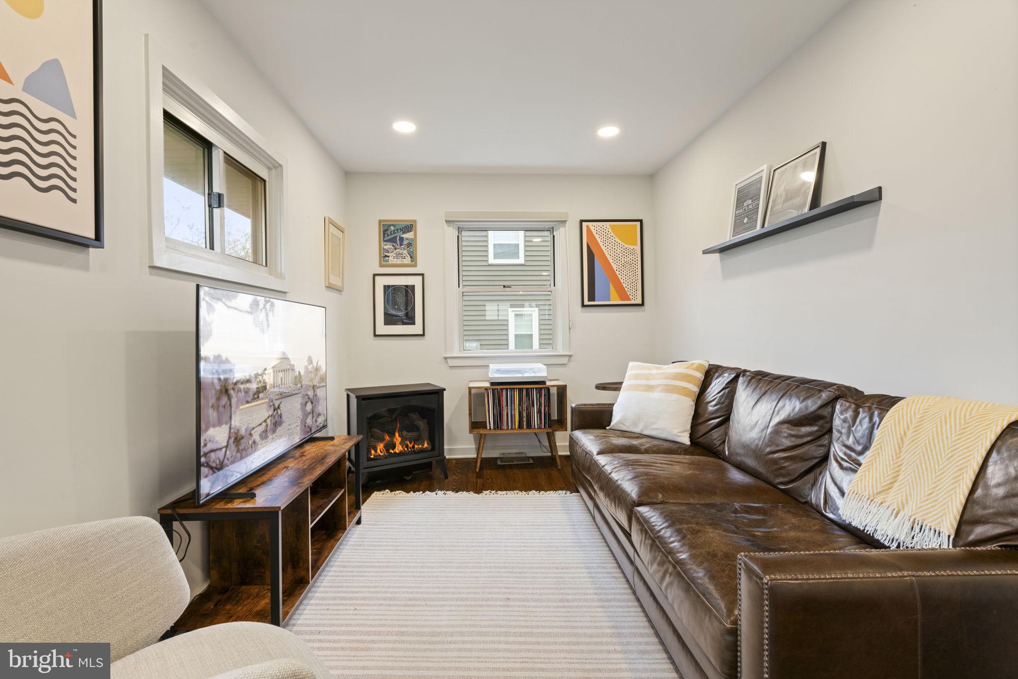 BUCKNELL MANOR - Residential