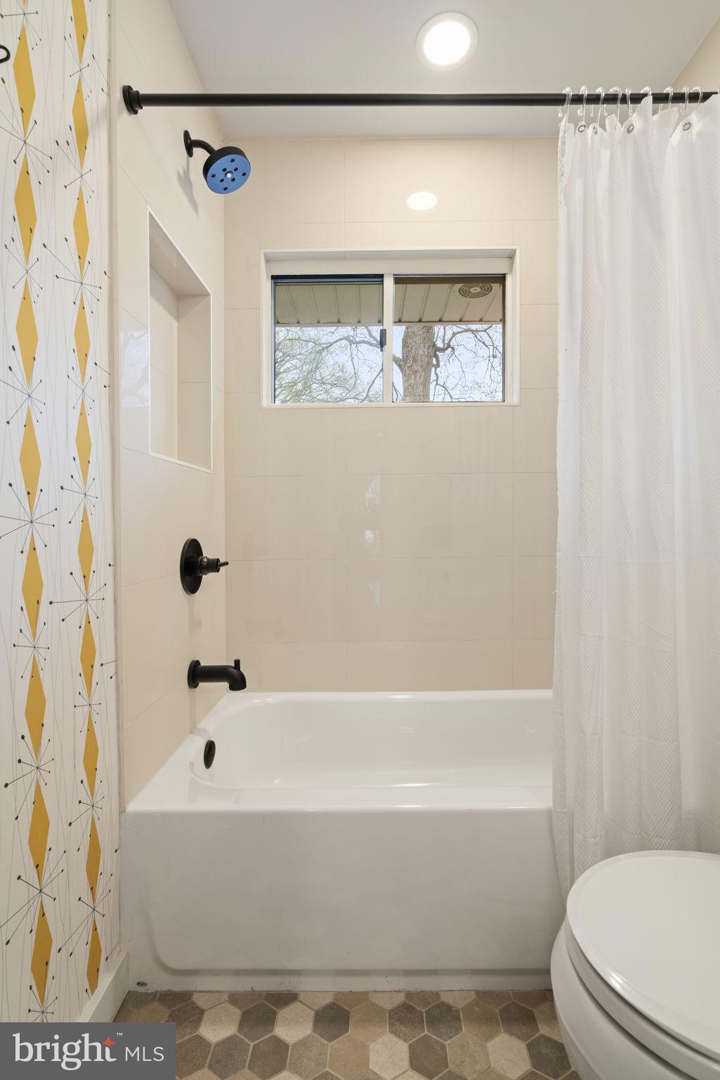 BUCKNELL MANOR - Residential