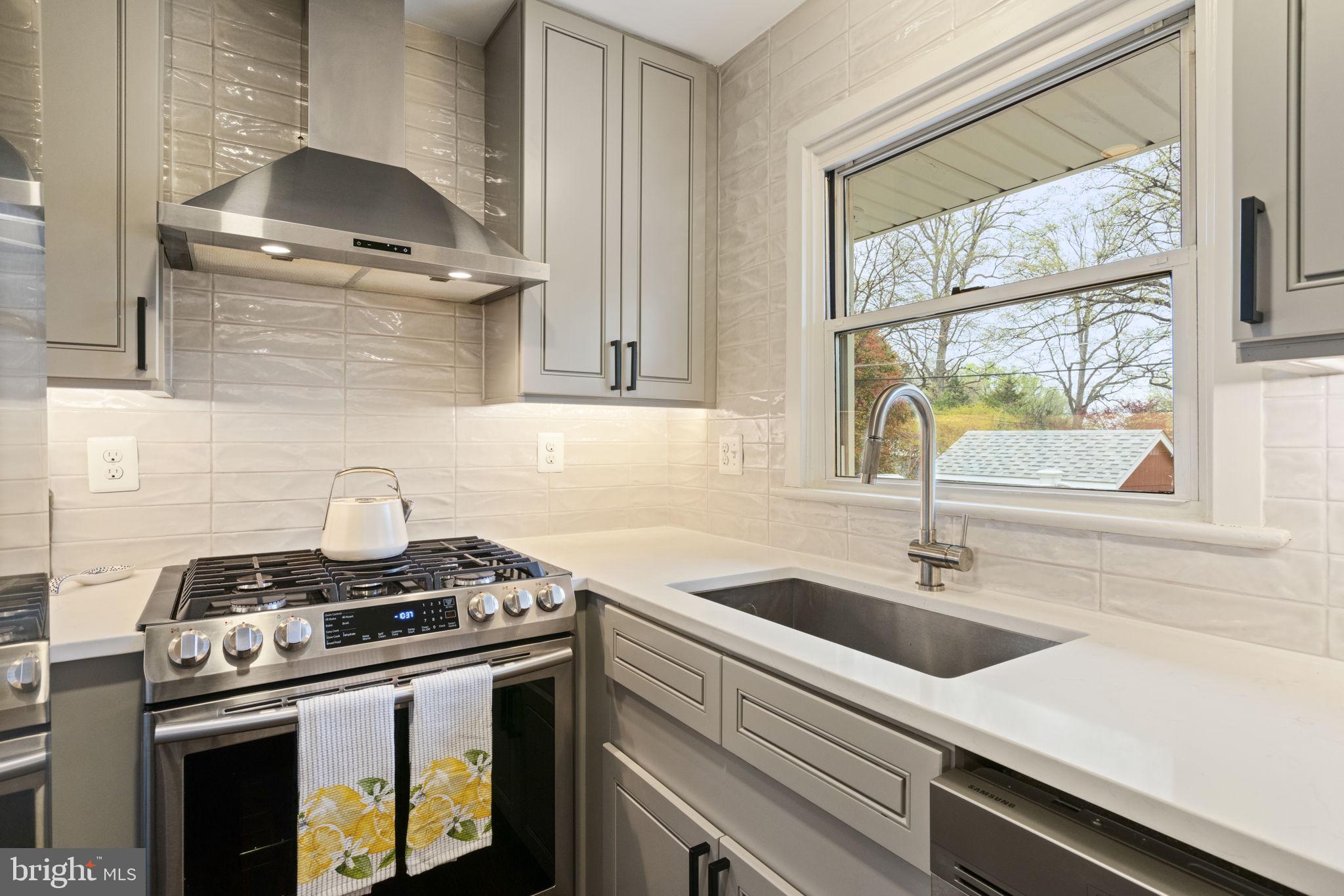 BUCKNELL MANOR - Residential