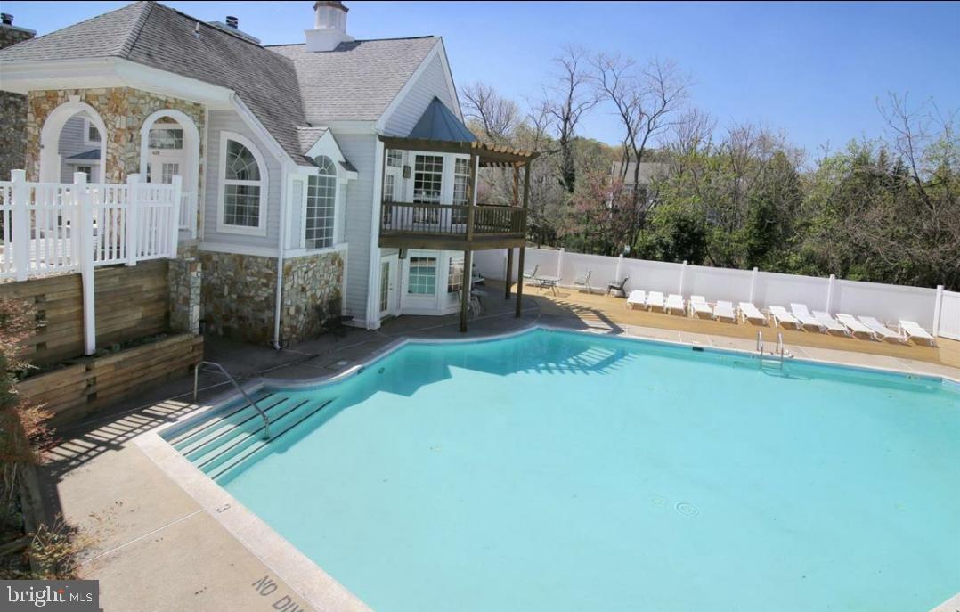 OCCOQUAN POINTE CONDO - Residential