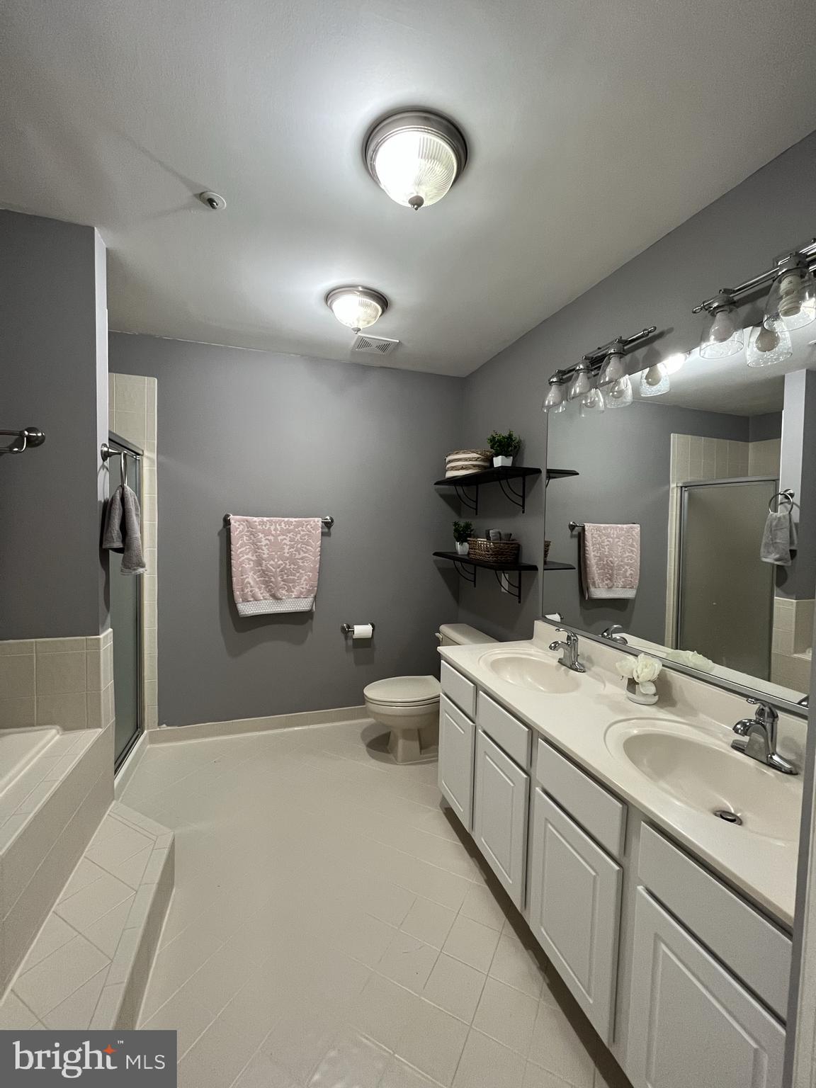 OCCOQUAN POINTE CONDO - Residential